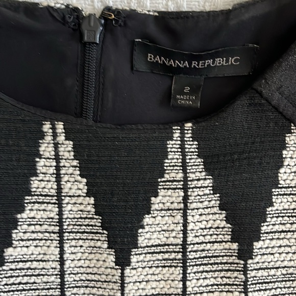 Banana Republic sleeveless Diamond Jaquard dress - Picture 3 of 10